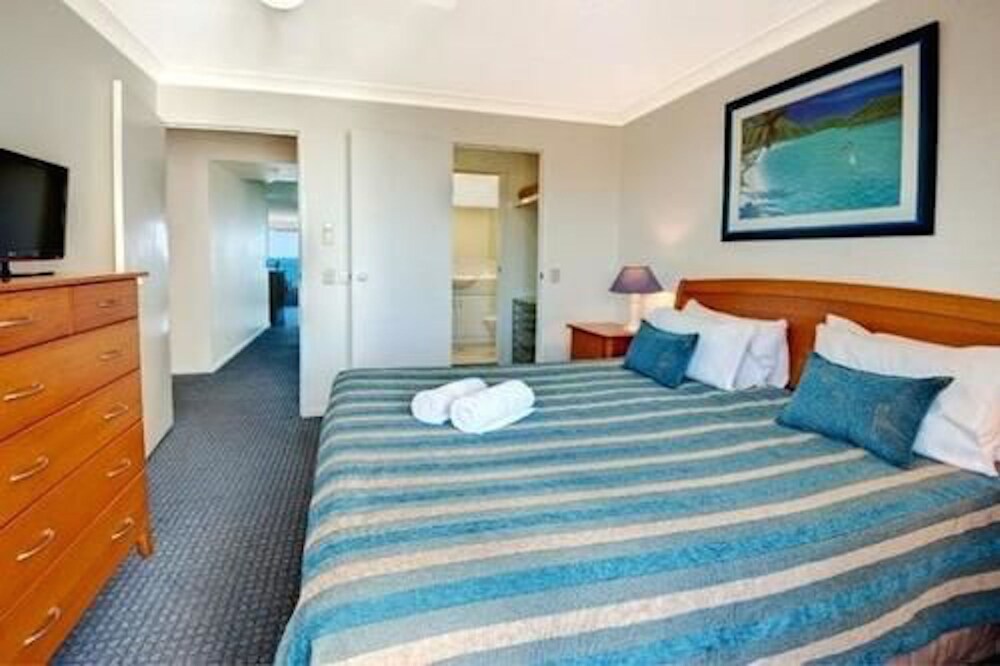 Two Bedroom High Ocean View Apartment - Guestroom