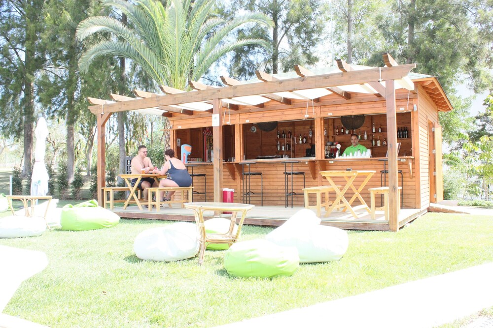 Poolside Bar