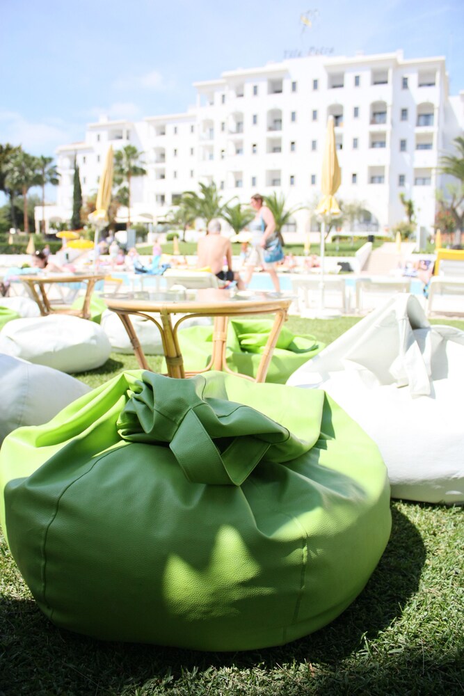 Poolside Bar