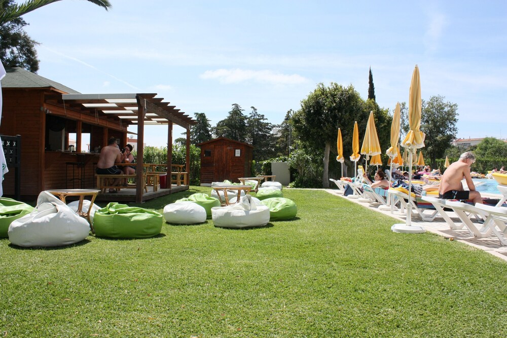 Poolside Bar