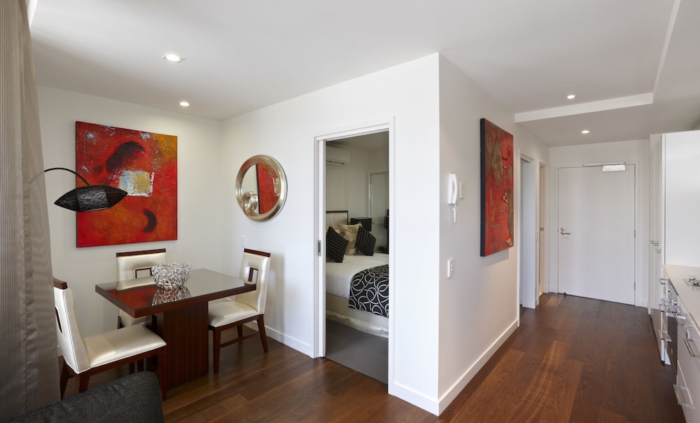 Studio Queen Apartment - Guestroom