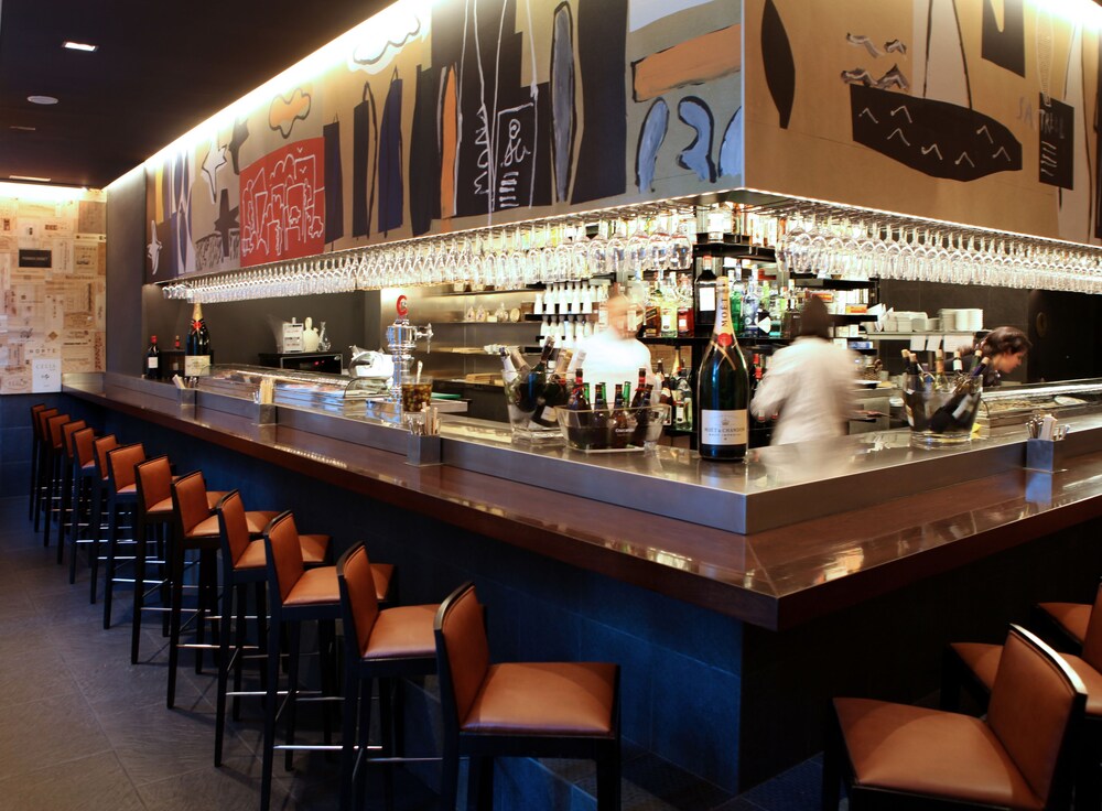 Hotel Bar