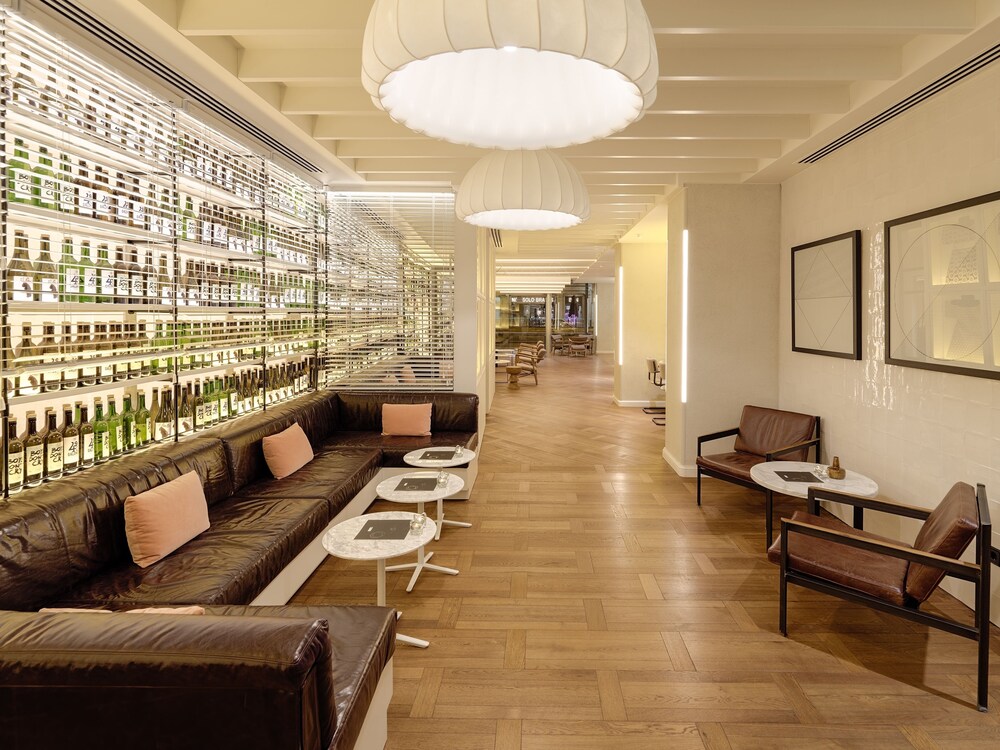Hotel Lounge