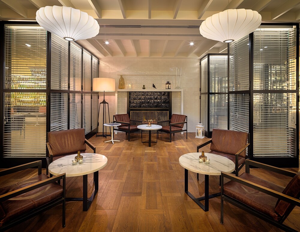 Hotel Lounge