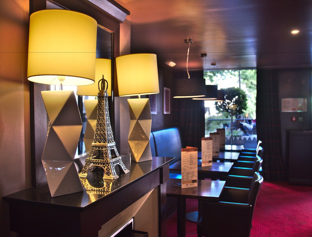Hotel Bar