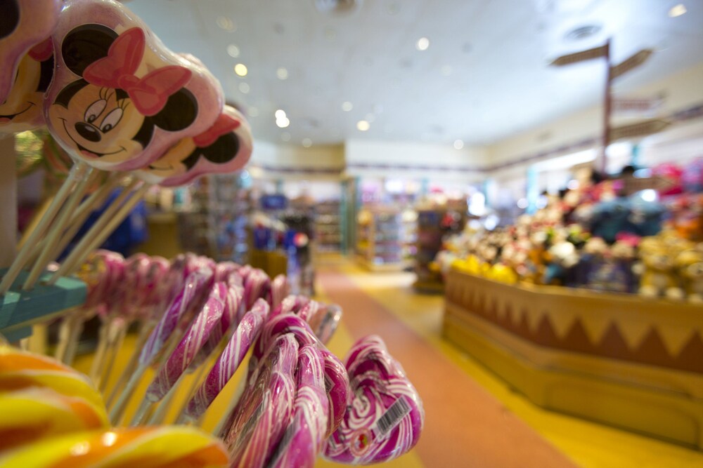 Gift shop, Disney Hotel Santa Fe