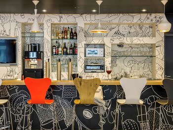 Hotel Bar