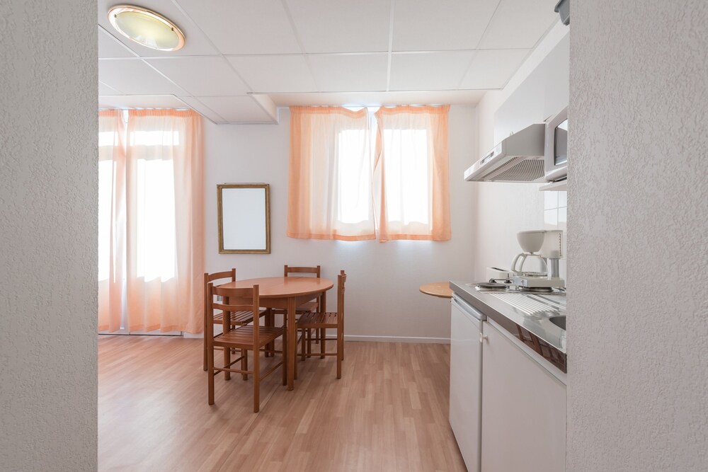 Studio - In-Room Kitchenette