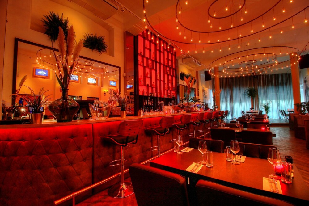 Hotel Bar