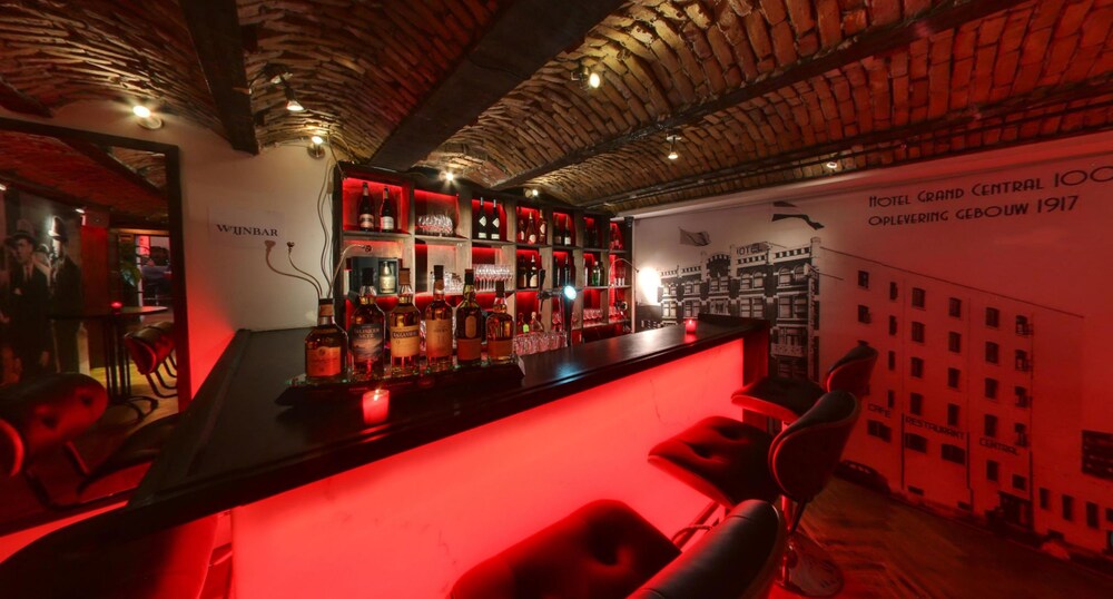 Hotel Bar