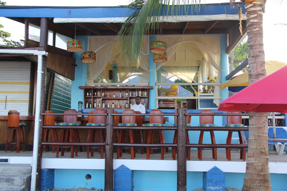 Poolside Bar