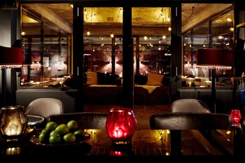 Hotel Bar