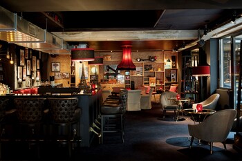Hotel Bar