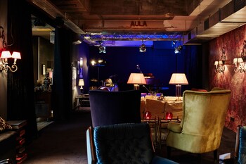 Hotel Lounge