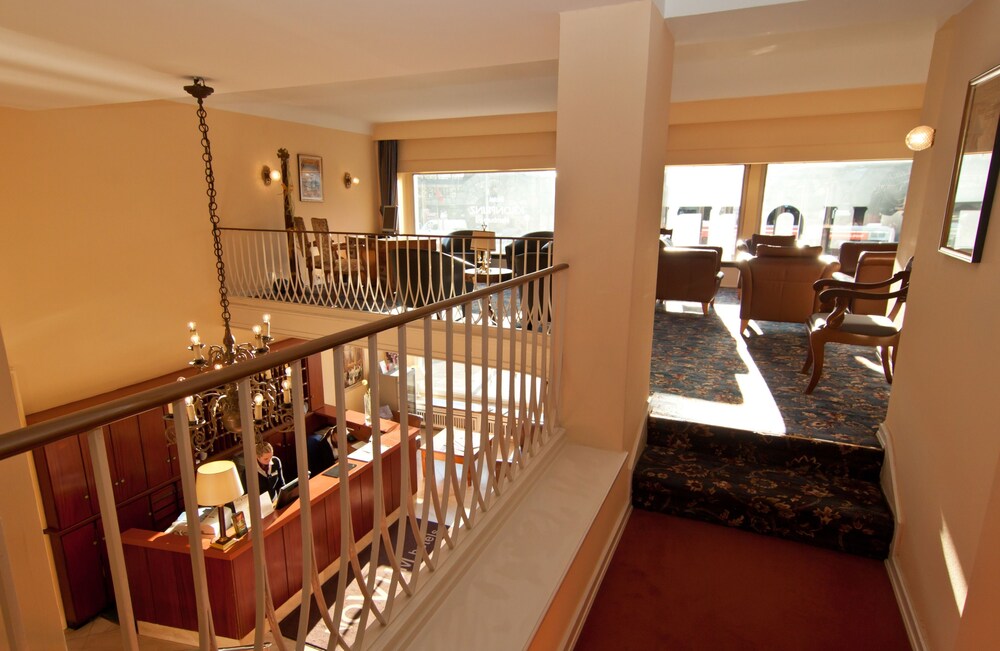 Lobby-Lounge