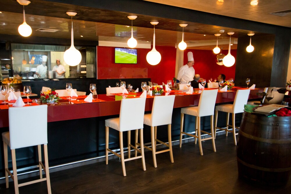 Couples Dining