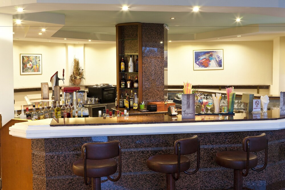 Hotel Bar