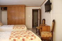 Family Room, 2 Bedrooms (2 Bathrooms)