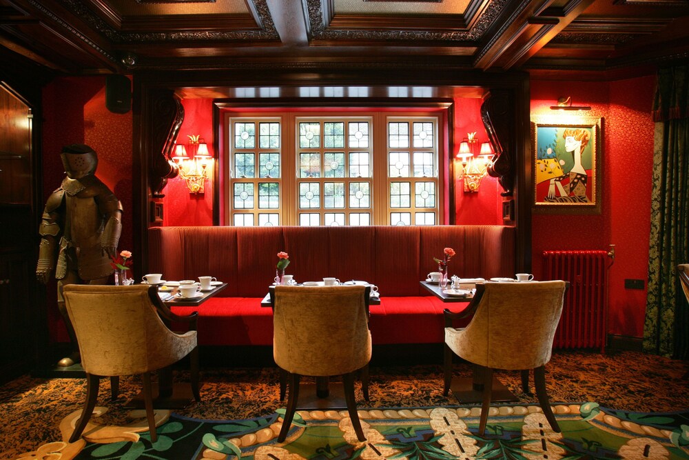 Hotel Lounge