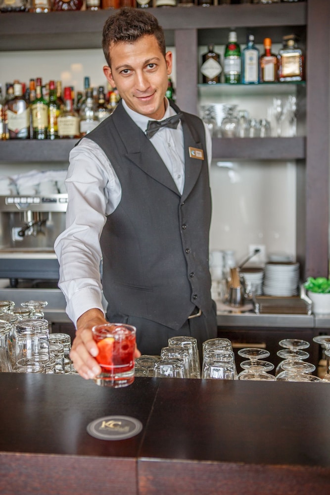 Hotel Bar