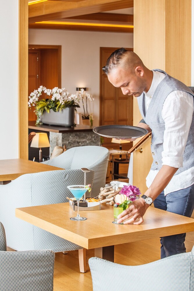 Hotel Bar