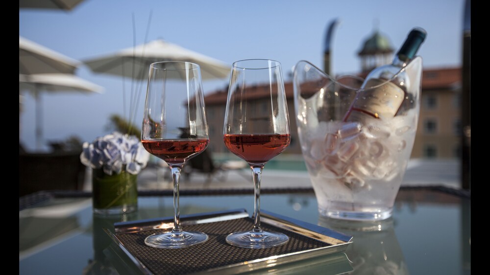 Poolside Bar
