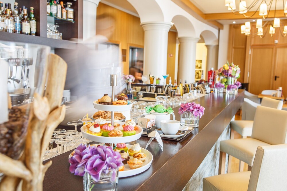 Hotel Bar