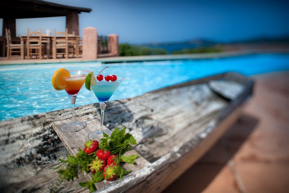 Poolside Bar