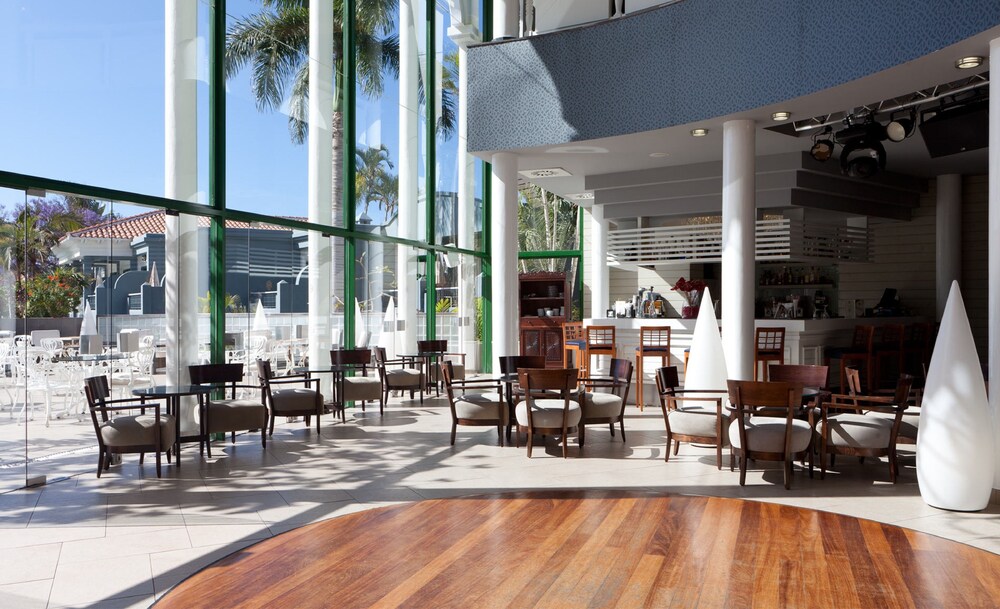 Hotel Bar