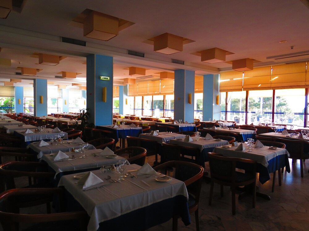 Food Court