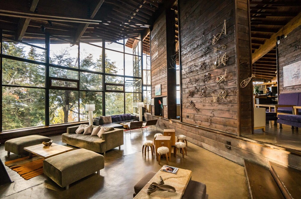 Lobby-Lounge