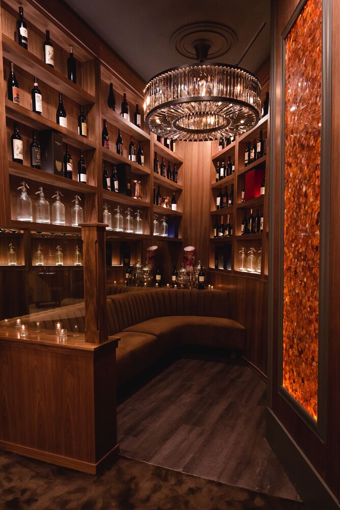 Hotel Bar