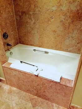 Deep Soaking Bathtub