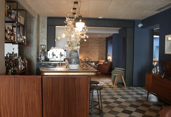 Hotel Bar
