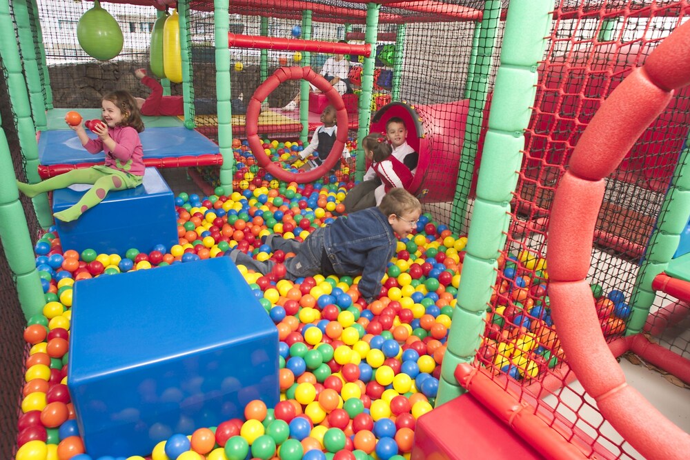 Zona de juegos infantil cubierta