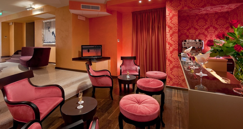 Hotel Bar