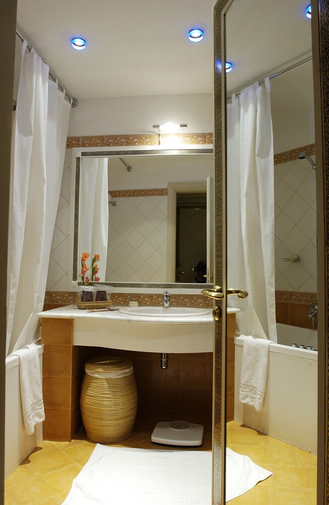 Bathroom,  Domina Coral Bay Resort, Diving , Spa & Casino