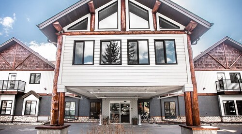Basecamp Lodge