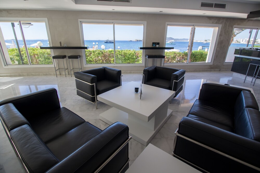 Hotel Lounge