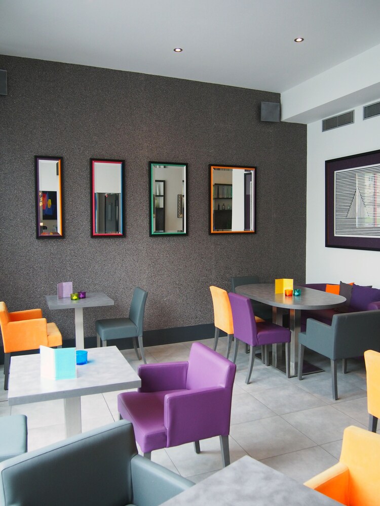 Hotel Lounge