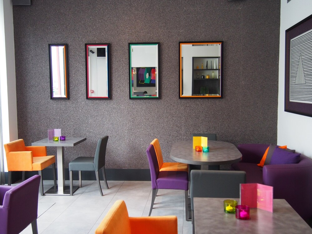 Hotel Lounge