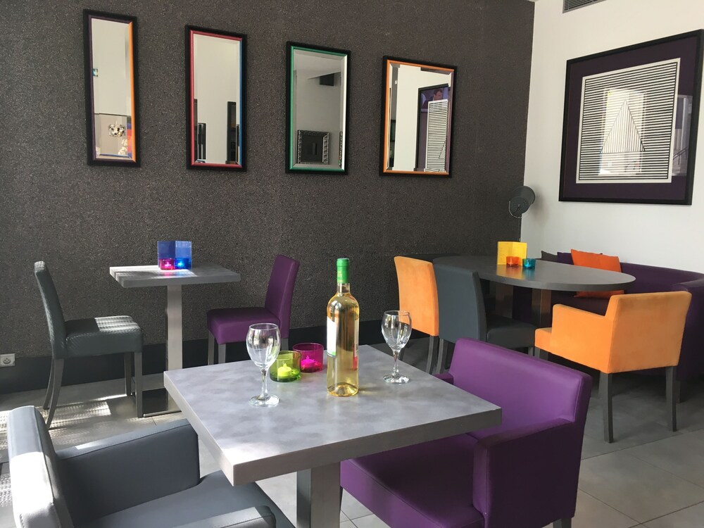Hotel Lounge