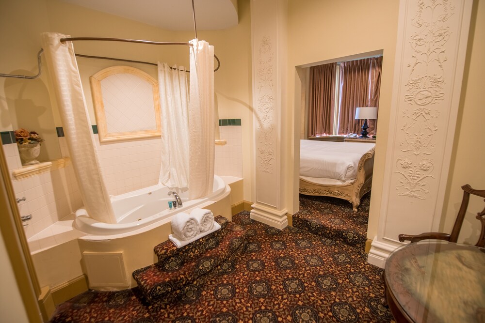 Deep Soaking Bathtub