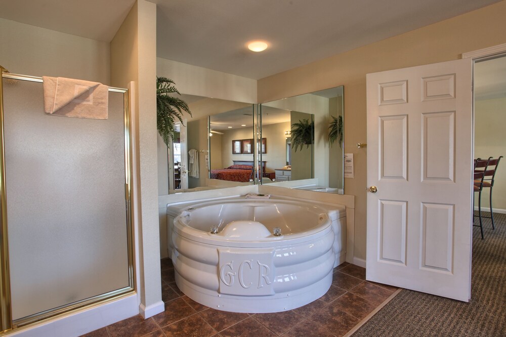 Condo, 3 Bedrooms, Kitchen - Bathroom