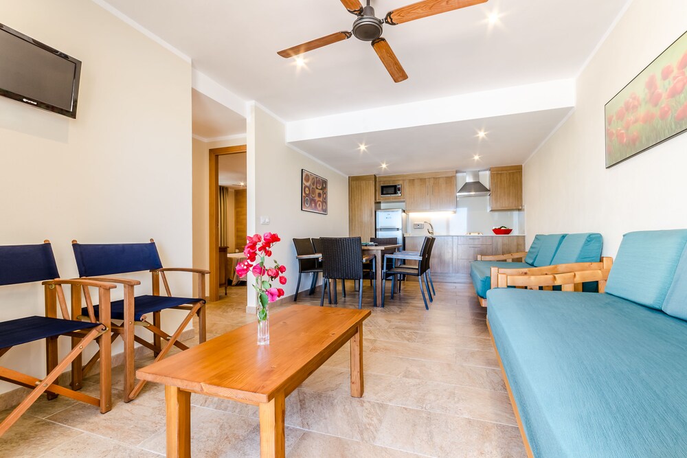 Apartment, 1 Bedroom, Sea View - Living Area