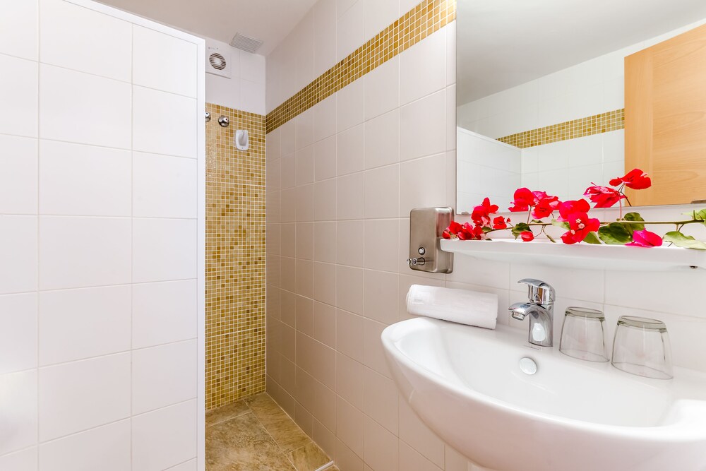 Apartment, 1 Bedroom, Sea View - Bathroom