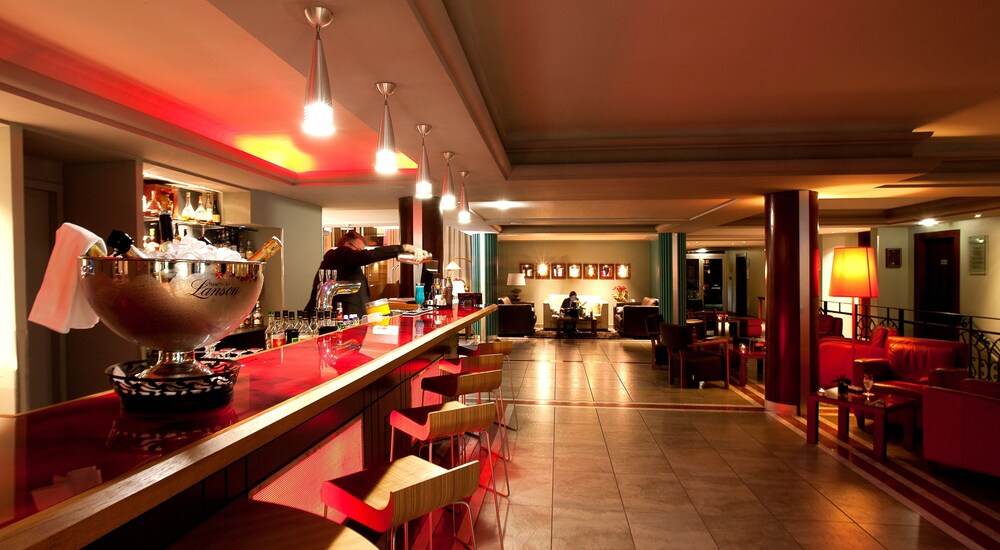 Hotel Bar