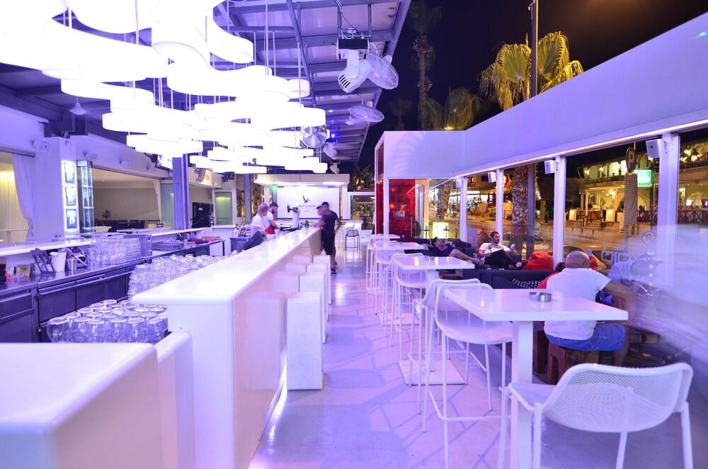 Hotel Lounge