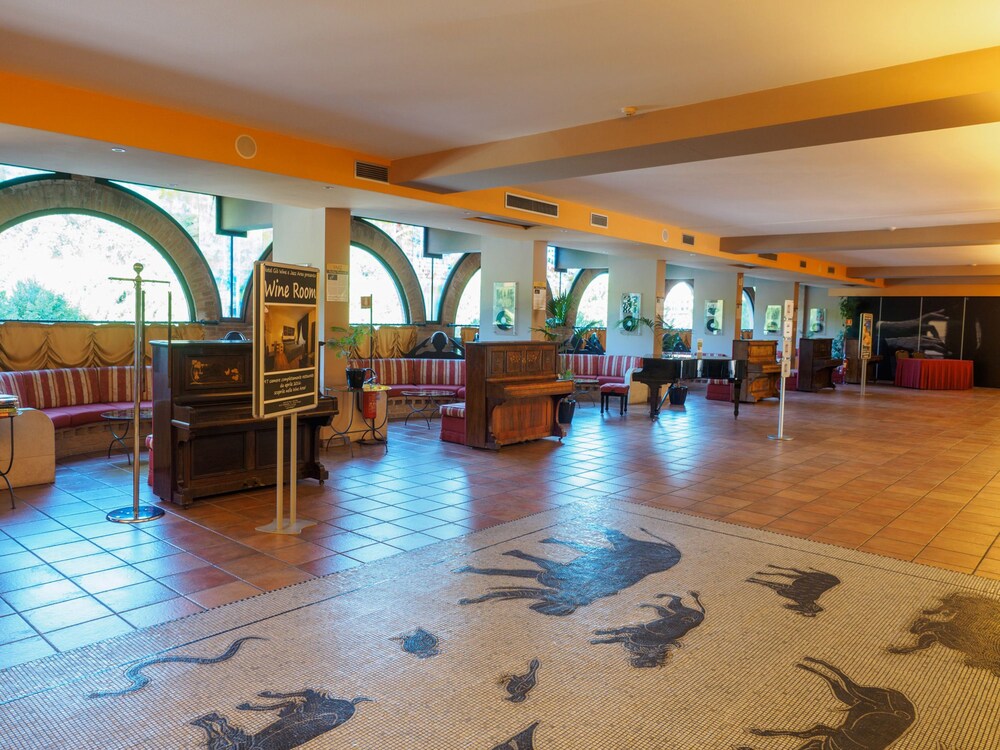 Hotel Lounge