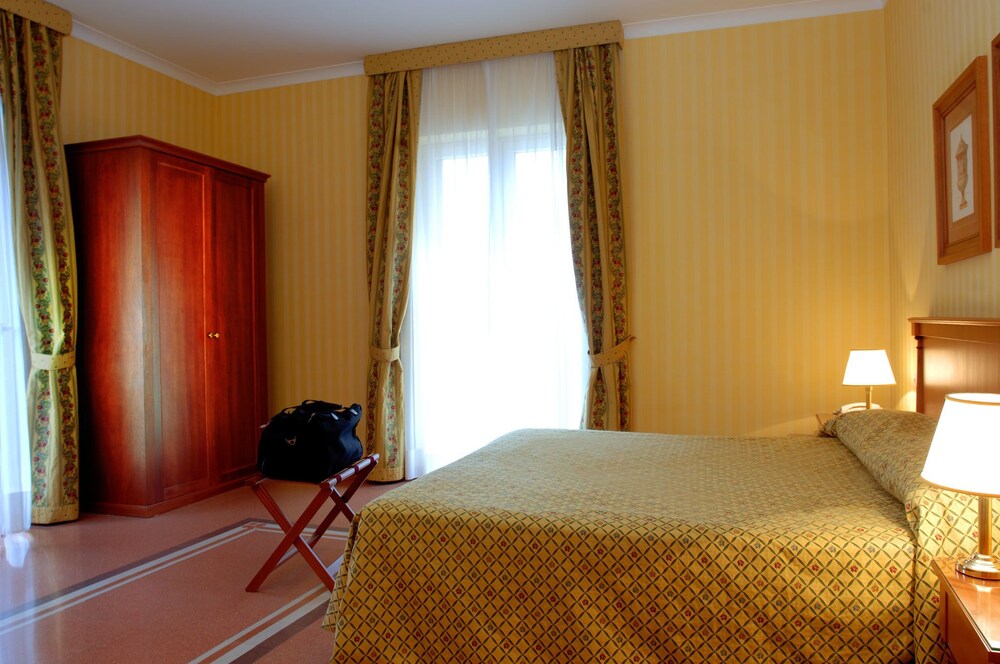 Chambre (Suite Familiale, 2 chambres, chambres communicantes, dans la tour)